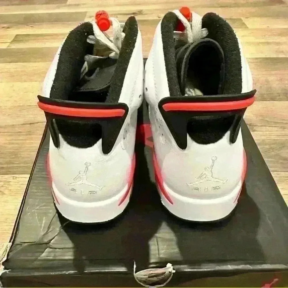 Air Jordan 6 Retro size 8  white infrared black with box preowned 100% authentic - Picture 5 of 6